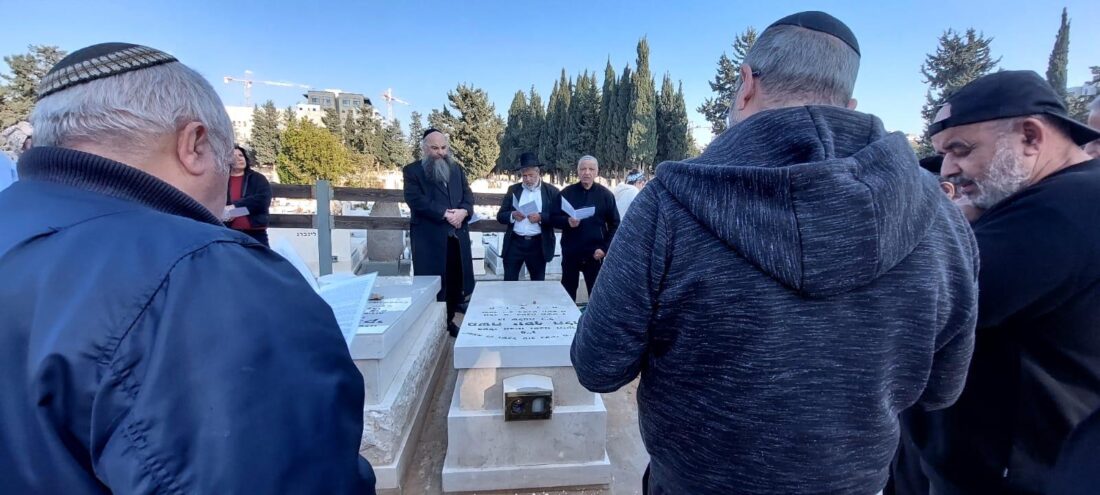 שלושים לפטירתו של המתנדב משה הלוי ז”ל: בני משפחה ומתנדבי זק”א עלו לקברו ...