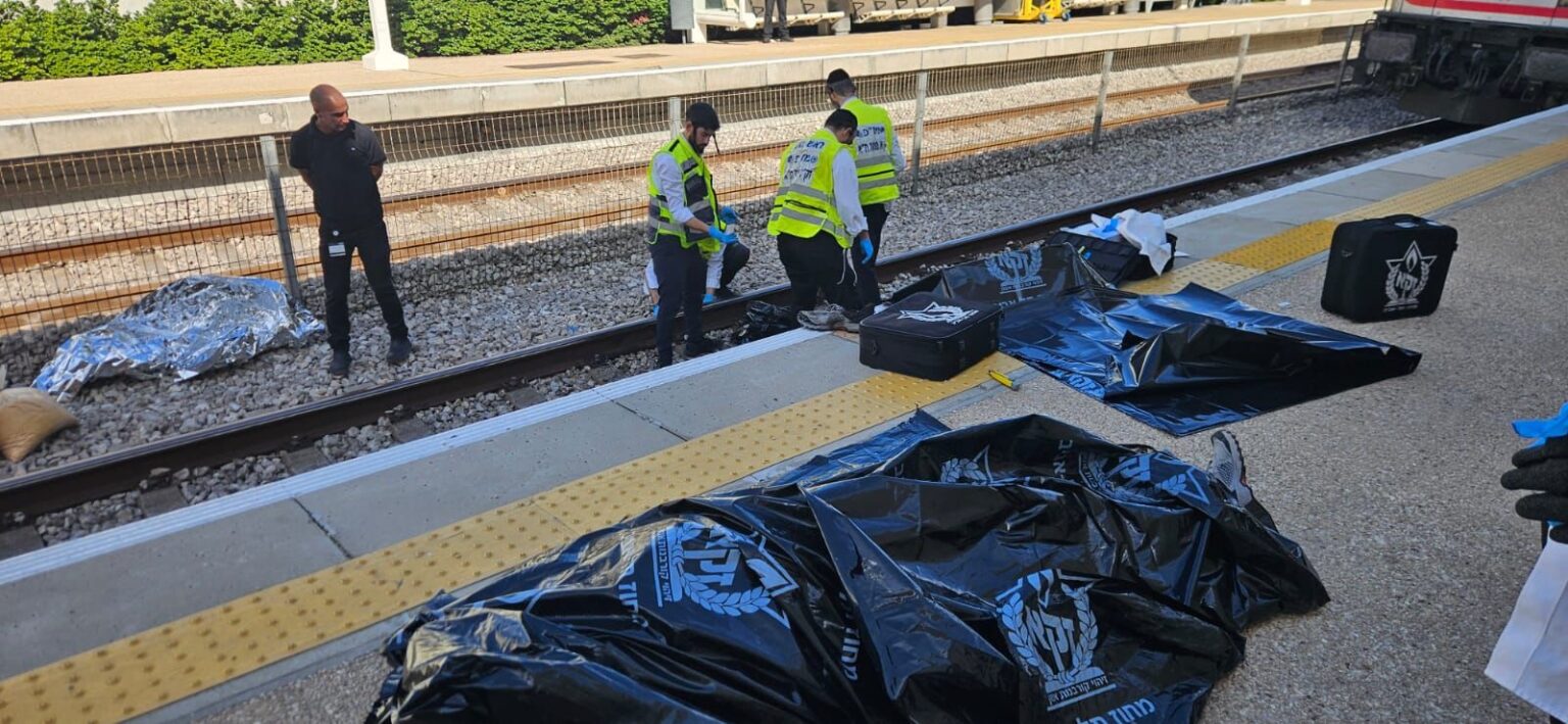 מתנדבי ארגון זקא באירוע פגיעת רכבת בעיר חולון