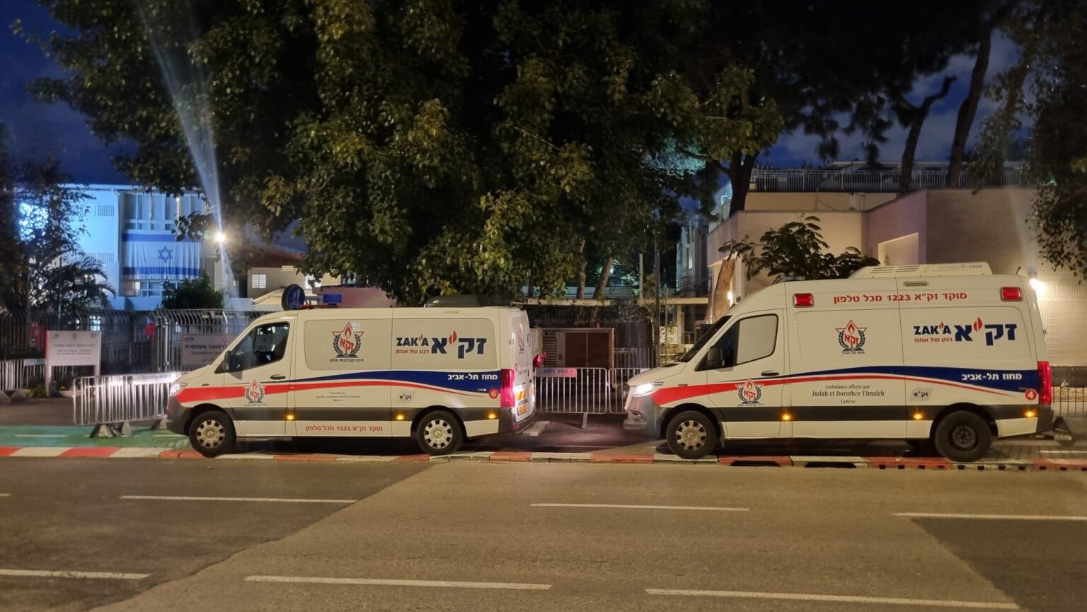 האמבולנסים של זק״א מעבירים את הפעוטות לבתי העלמין להמשך קבורה