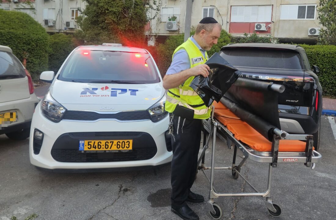 מתנדב זקא בפעילות חסד של אמת