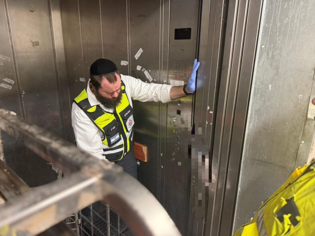 מתנדבי זק״א בניקוי הזירה הקשה. צילום: זק״א