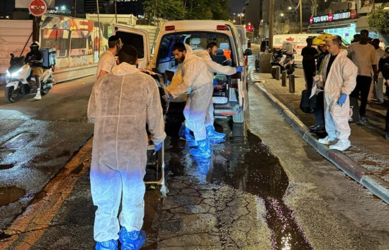 מתנדבי ארגון זק״א בזירת מוות בריקבון