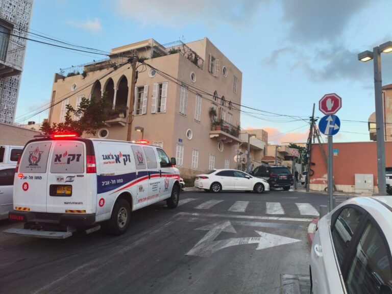 אמבולנס ארגון זק״א בזירת הירי בתל אביב - יפו