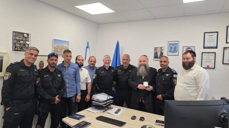 ראשי ארגון זק"א בפגישה עם פיקוד תחנת המשטרה לב תל אביב