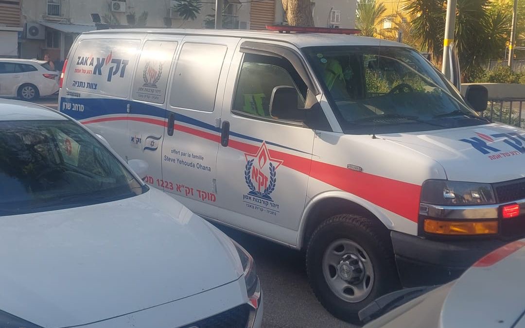 מתנדבי זק״א בזירת רצח הרב עמוס גואטה בנתניה