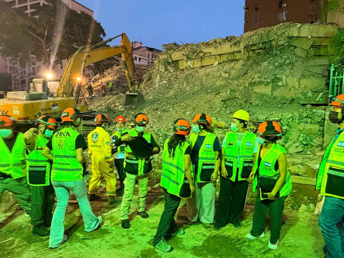 מתנדבי החטיבה הבינלאומית בזק״א בזירת אסון רעידת האדמה בונצואלה. צילום: זק״א