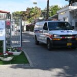 אמבולנס זק״א ביציאה מהמכון הלאומי לרפואה משפטית באבו כביר