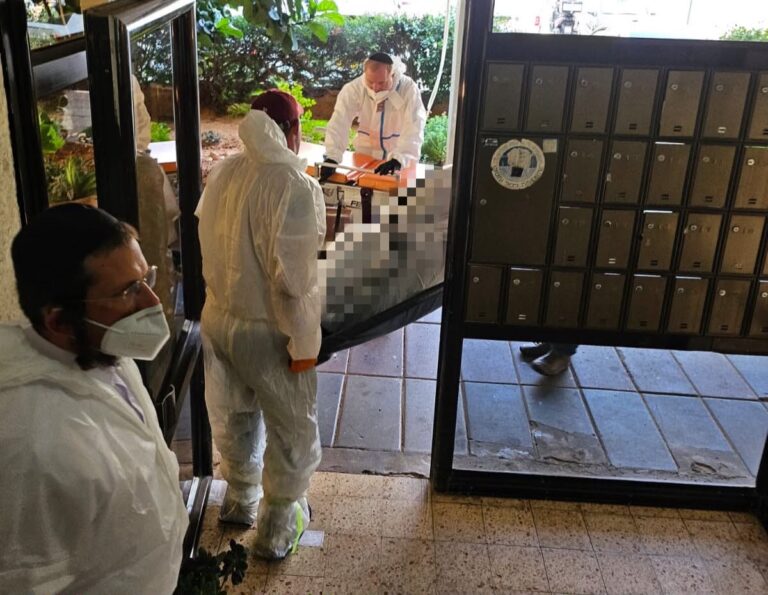 מתנדבי זק"א בזירת ריקבון בתל אביב